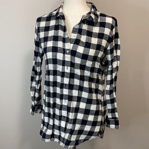 Black and white plaid button up shirt
